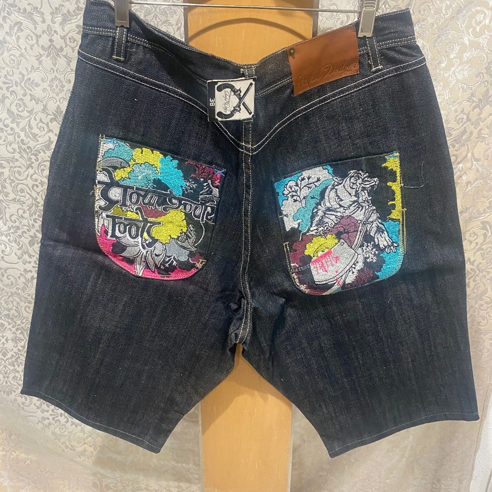 Artful Dodger Embroidered Back Pocket Shorts Sz 38